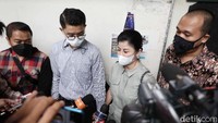 Desiree Tarigan hadir di sidang cerai Bams eks Samsons dengan Mikhavita Wijaya. Foto: Noel/detikFoto