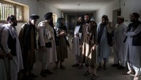 Penjara Pul-e-Charkhi tak hanya dikenal menjadi tempat untuk menahan para anggota Taliban. Penjara itu pun disort karena kondisinya yang buruk dan kepadatan yang parah akibat ribuan tahanan yang dipenjarakan di sana.