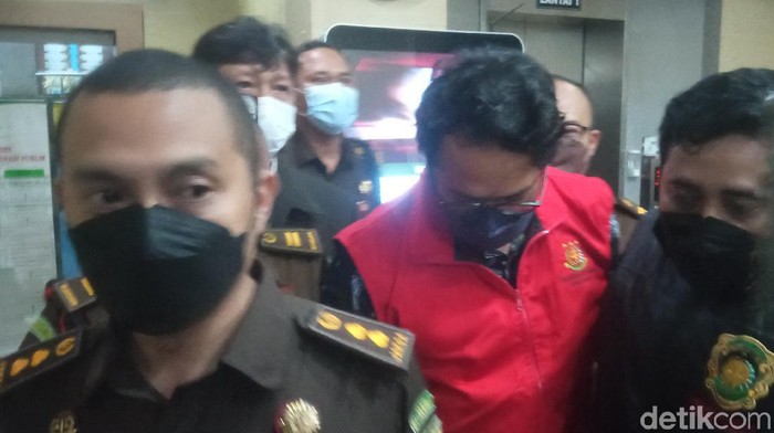 Eks pejabat PT Pos Finansial ditetapkan tersangka dan ditahan