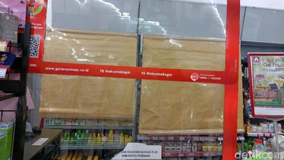 Potret Etalase Rokok di Minimarket di Jakarta Ditutup Kain hingga Kertas