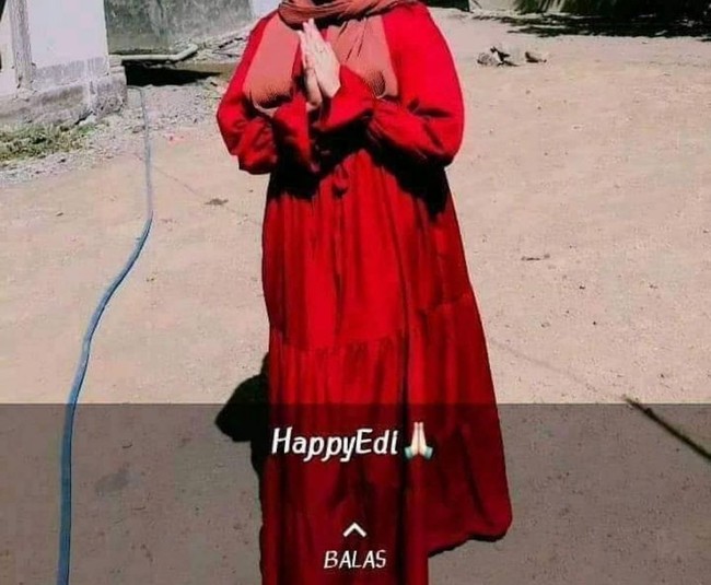 Apakah seseorang yang bernama Edi sedang berbahagia? Positif thinking aja, mungkin yang nulis cuma typo. Mau nulis Happy Eid jadi Happy Edi. Foto: Twitter/@txtdrstorywa