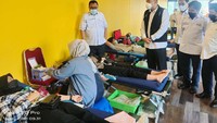 Dari jumlah itu, sebanyak 562 pramudi JakLingko mendapat vaksin Astra Zeneca dalam kegiatan yang dilakukan dengan protokol kesehatan (prokes) secara ketat.