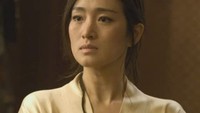 Hannibal Rising (2007) menampilkan Gong Li sebagai Lady Murasaki, seorang janda yang tinggal bersama keponakannya yakni Hannibal Lecter yang kerap diganggu oleh warga sekitar. Dok. Ist