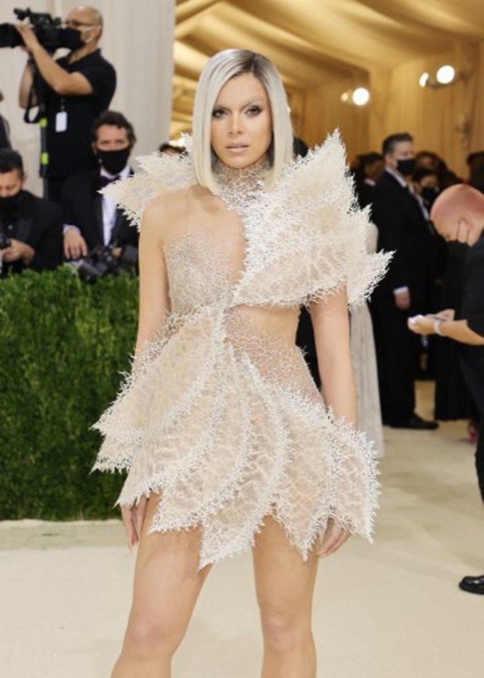 NEW YORK, NEW YORK - SEPTEMBER 13: Hailee Steinfeld attends The 2021 Met Gala Celebrating In America: A Lexicon Of Fashion at Metropolitan Museum of Art on September 13, 2021 in New York City.   Theo Wargo/Getty Images/AFP (Photo by Theo Wargo / GETTY IMAGES NORTH AMERICA / Getty Images via AFP)