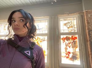 Naksir Hailee Steinfeld di Hawkeye? Ini 6 Film/Series Terbaiknya!