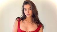 Hailee Steinfeld juga pernah mengisi hati Charlie Puth yang dimulai pada 2016. Foto: Dok. Instagram/haileesteinfeld