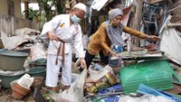 Sulastri yang bekerja sebagai pemulung bersama Aditya sama-sama mengayuh sepeda angin dari rumah mereka. Jika dihitung menggunakan google map jarak tempuh dari rumah hingga tempat kejuaraan mencapai 27 kilometer. Agar tak terlambat, mereka berangkat usai salat subuh.