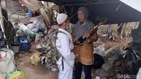 Sulastri bangga dengan semangat Aditya untuk mengejar prestasi meski penuh dengan keterbatasan. Sulastri hanya bisa mendoakan yang terbaik buat anaknya yang bercita-cita ingin menjadi polisi itu.