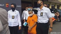 Dede menjelaskan berdasarkan pengakuan tersangka, AW memperkosa anak tirinya yang baru berusia 13 tahun itu di rumahnya yang berada di Kecamatan Banyuresmi beberapa kali sejak bulan Maret 2021.