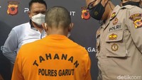 Pelaku menyetubuhi korban sebanyak 11 kali.