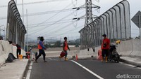 Meski sudah dapat dilintasi, jembatan ini masih diakukan penyempurnaan di antaranya merapihkan struktur bangunan hingga pemasangan lampu dan rambu-rambu jalan.