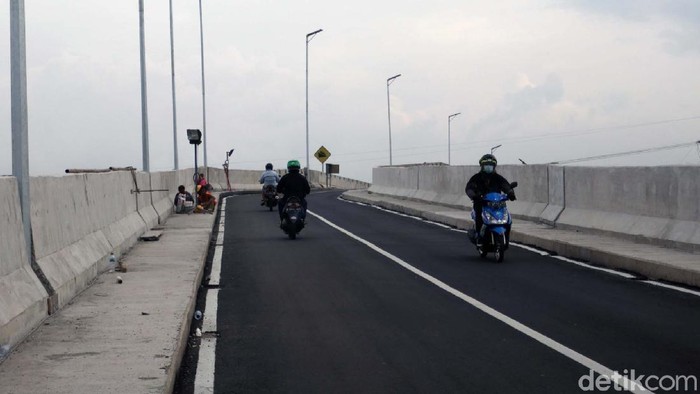 Jembatan Mengger Rampung Dibangun Jembatan Mengger yang berada di perbatasan Kabupaten Bandung dan Kota Bandung sudah rampung dibangun. Pembangunan jembatan ini memakan waktu satu tahun.