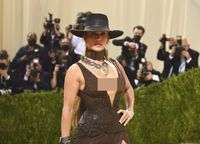 jennifer lopez sun hat