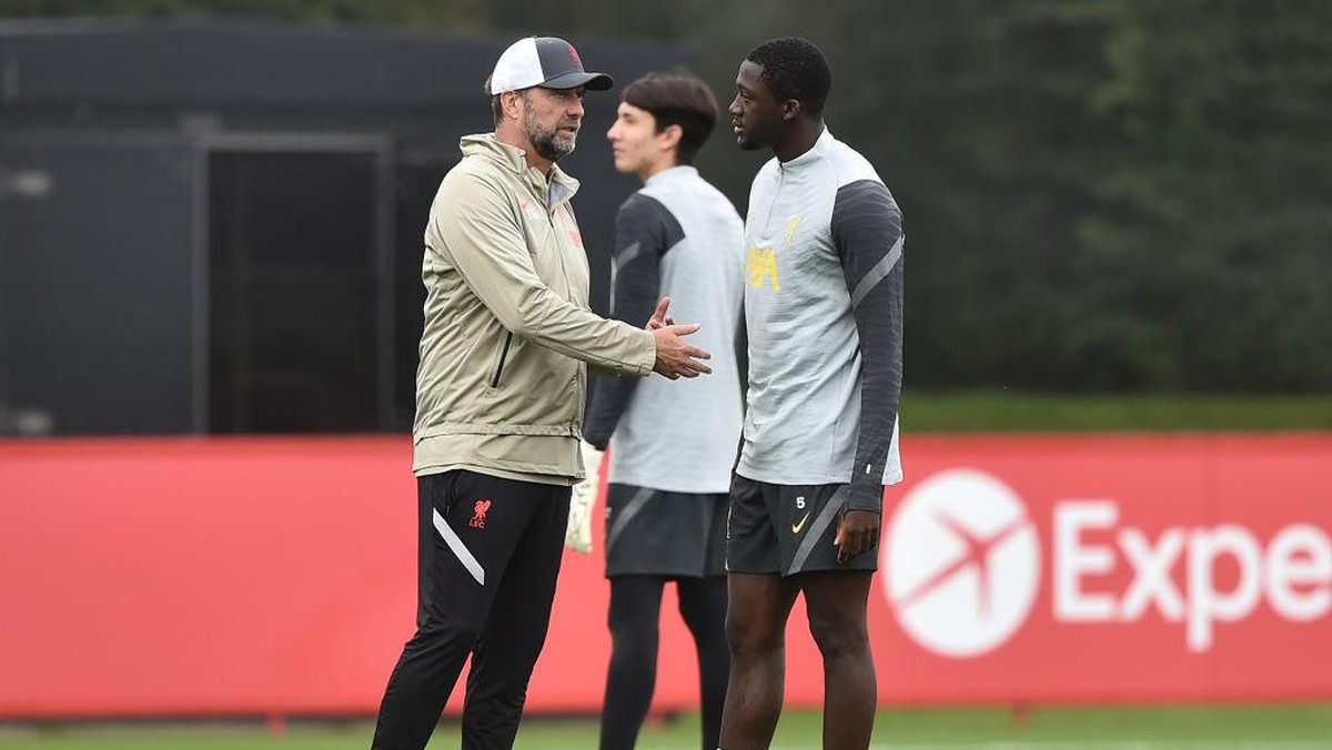 Skuad Liverpool saat berlatih di kompleks latihannya. (Foto: Nathan Stirk/Getty Images)