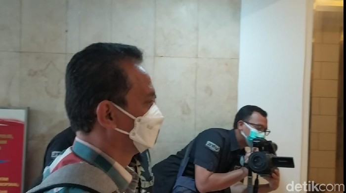 Kalapas Tangerang tiba di Polda Metro Jaya (Yogi Ernes/detikcom)
