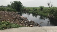 Ini adalah kondisi Kali Busa, Tambun Utara, Kabupaten Bekasi, usai dibersihkan, 14 Septermber 2021. Tak terlihat lagi sampah di badan sungai. Air sungai sudah terlihat. (Faiz Iqbal Maulid/detikcom)