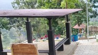 Tempat duduk duduk yang telah disediakan untuk bersantai.
