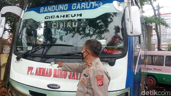 Kendaraan yang ditumpangi atlet disabilitas dilempari preman di Terminal Cicaheum, Bandung.