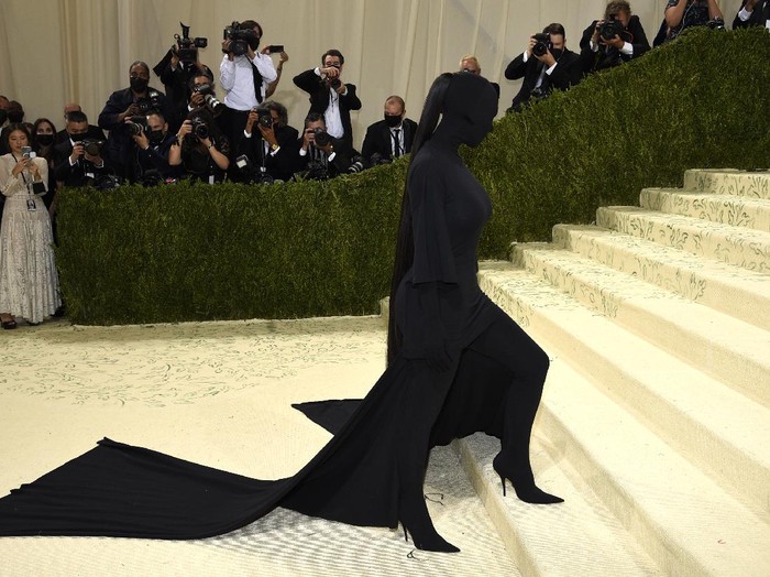 Kim Kardashian Kim Kardashian attends The Metropolitan Museum of Arts Costume Institute benefit gala celebrating the opening of the