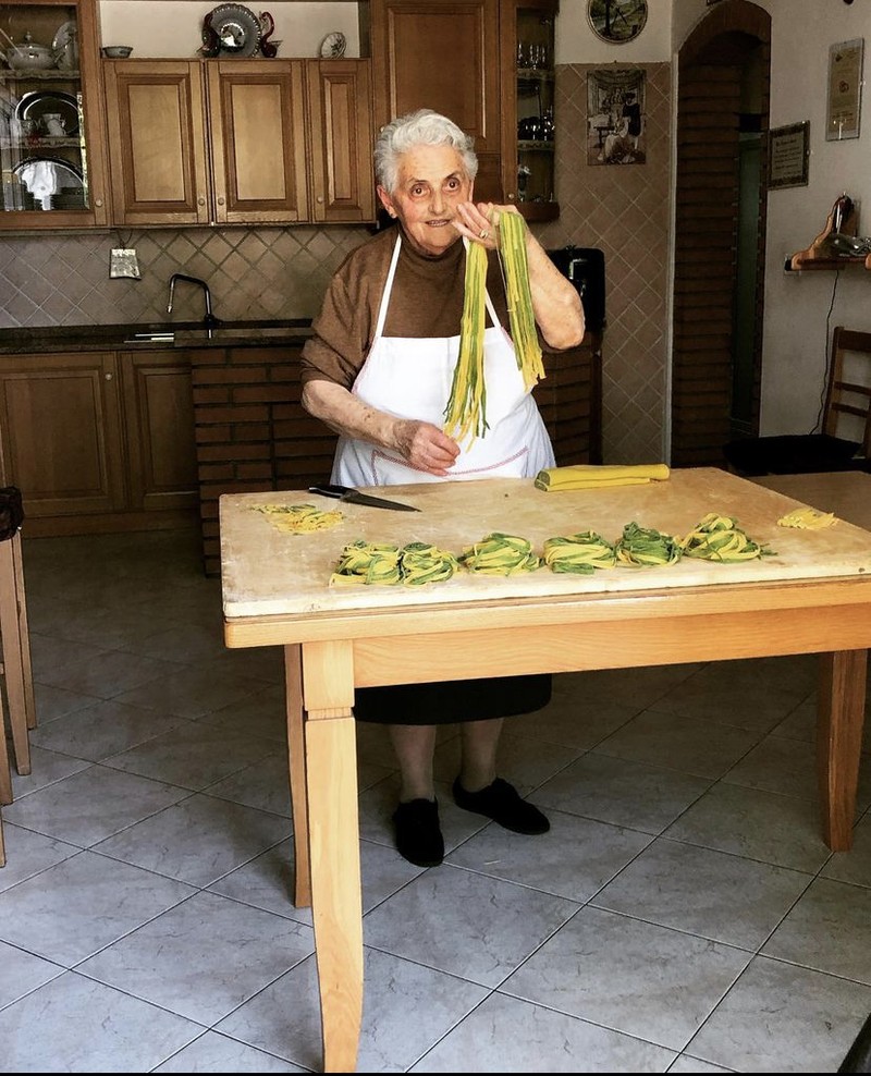 Klasik! Ini Proses Pembuatan Pasta Tradisional dari Para Nenek di Italia