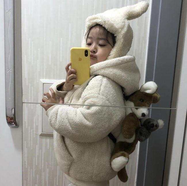 Kwon Yuli lahir pada 15 Juli 2013 dan saat ini berumur 9 tahun (usia di Korea Selatan). Ia membagikan momen perayaan ulang tahunnya bersama sang ibu di kanal YouTube. Foto: dok. Instagram 1004yul_i