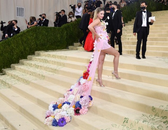 Lili Reinhart NEW YORK, NEW YORK - SEPTEMBER 13: Lili Reinhart attends The 2021 Met Gala Celebrating In America: A Lexicon Of Fashion at Metropolitan Museum of Art on September 13, 2021 in New York City. Theo Wargo/Getty Images/AFP (Photo by Theo Wargo / GETTY IMAGES NORTH AMERICA / Getty Images via AFP)