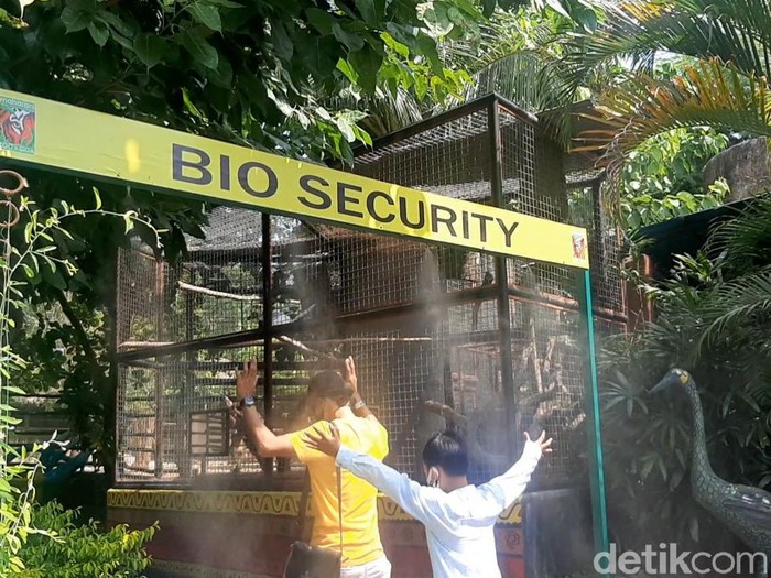 Beberapa wisata di Lamongan sudah menerapkan aplikasi PeduliLindungi sebagai syarat bagi pengunjung. Tak ada kendala dalam penerapan aplikasi tersebut.