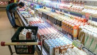 Aturan itu hanya berlaku bagi supermarket, hypermarket, pasar tradisional, toko kelontong, dan pasar swalayan yang menjual kebutuhan sehari-hari. Bagi yang tak menjual kebutuhan sehari-hari hanya bisa beroperasi sampai 17.00 waktu setempat.