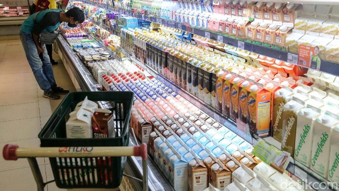 Masuk Swalayan Wajib Miliki Aplikasi PeduliLindungi Supermarket, hypermarket, pasar tradisional, toko kelontong, dan pasar swalayan boleh beroperasi sampai pukul 21.00. Pengunjungnya wajib menggunakan aplikasi PeduliLindungi.