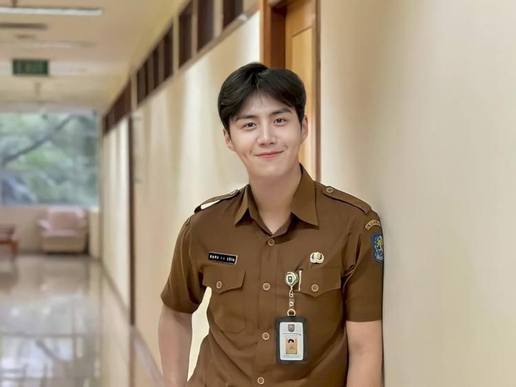 Ini Pria di Balik Meme Kim Seon Ho Jadi PNS