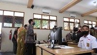 “Peran orang tua juga tak kalah pentingnya untuk menyukseskan PTM terbatas. Harus proaktif berkoordinasi dengan sekolah dan mengingatkan anaknya agar selalu displin protokol kesehatan,” imbuh mantan Bos Go-Jek ini.Foto: Dok. Kemendikbudristek
