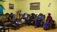 Keputusan Nadiem datang dan menginap ke rumah guru Nuri, yakni untuk belajar dari seorang Guru Penggerak. Sebab, ia mengakui bahwa program Guru Penggerak merupakan bagian penting dari Kemendikbudristek. Foto: Dok. Kemendikbudristek