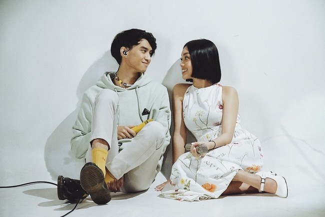 Naura sendiri diketahui sudah memiliki pacar. Adalah Devano Danendra yang sama-sama anak artis. Naura dan putra dari Iis Dahlia tersebut kerap menampilkan kebersamaan mereka di Instagram.  Foto: Instagram @naura.ayu