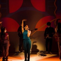 Naura adalah anak sulung dari penyanyi Nola Be3. Kecantikan sang ibu pun bisa terlihat di wajahnya. Tak heran pula jika Naura memiliki suara yang merdu sejak kecil. Foto: Instagram @naura.ayu