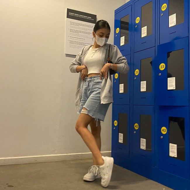 Baru-baru ini nama Naura menjadi perbincangan setelah disebut oleh anak Deddy Corbuzier, Azka. Azka mengatakan bahwa ia mengagumi sosok remaja 16 tahun ini. Foto: Instagram @naura.ayu