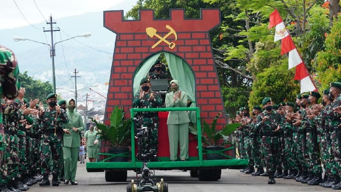 Pangkostrad,  Letjen TNI Dudung Abdurachman di Batalyon Zipur 9 Kostrad, Ujungberung, Bandung, Jawa Barat. Senin (13/9/2021).