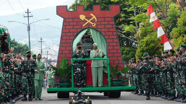 Pangkostrad,  Letjen TNI Dudung Abdurachman di Batalyon Zipur 9 Kostrad, Ujungberung, Bandung, Jawa Barat. Senin (13/9/2021).