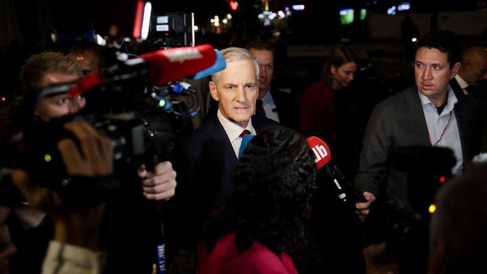Labor leader Jonas Gahr Store makes his way to the Labor Partys election event in Folkets Hus in Oslo on September 13, 2021 ahead of the announcing of the results in the parliamentary elections. (Photo by Javad Parsa / NTB / AFP) / Norway OUT