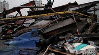Menurut Kepala Satpol PP DKI Jakarta Arifin mengatakan, ada sebanyak 21 bangunan tidak berizin yang ditertibkan. Penertiban itu mengerahkan sebanyak 208 petugas dari jajaran Satpol PP DKI Jakarta, TNI-Polri, serta unsur terkait lainnya.