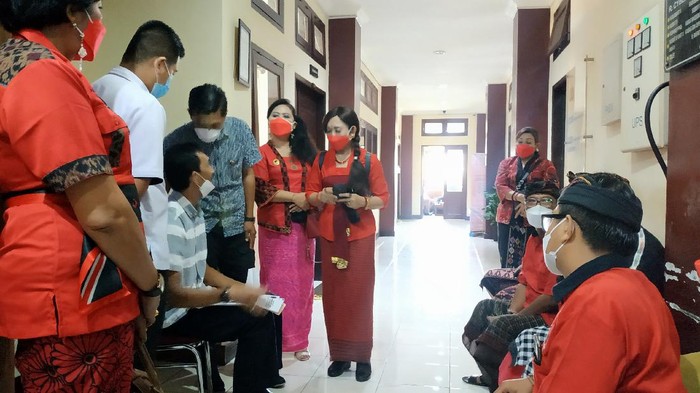 Pengurus DPD PDIP Bali melaporkan dugaan penyebaran hoax Megawati Soekarnoputri meninggal dunia ke Polda Bali