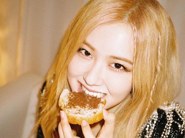 Pesona Rose BLACKPINK Saat Lagi Pamer Momen Makan