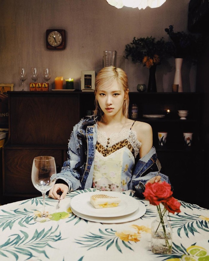 Pesona Rose 'BLACKPINK' Saat Lagi Pamer Momen Makan Pesona Rose 'BLACKPINK' Saat Lagi Pamer Momen Makan