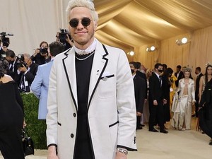 Pete Davidson Ogah Muncul di The Kardashians Usai Putus