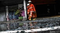 Selain itu, belum ada informasi soal ada-tidaknya korban jiwa akibat kebakaran ini.