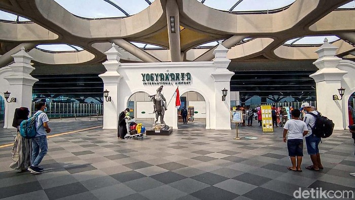 PPKM di DIY turun dari level 4 ke 3. Hal ini berdampak pada meningkatnya jumlah penumpang di Bandara Yogyakarta International Airport (YIA) di akhir pekan.