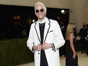 Makin Panas Saja, Pete Davidson Kini Labrak Kanye West