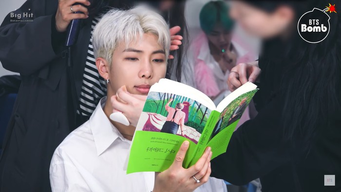 RM BTS Hobi Baca Buku, Ini Sederet Bacaannya