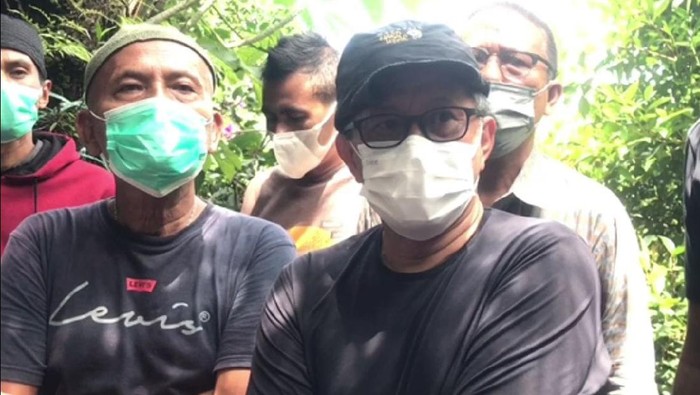 Rocky Gerung menggelar konferensi pers terkait sengketa lahan di Bojong Koneng dengan Sentul City