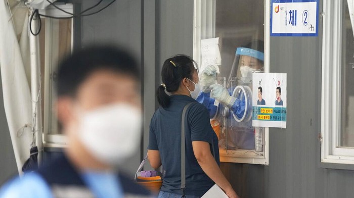 Selain Filipina, Ini Negara Tetangga RI yang Kelabakan Gegara Corona Di tengah melandainya kasus COVID-19 di Indonesia, sejumlah negara tetangga ini masih catatkan kenaikan kasus COVID-19. Negara mana saja?
