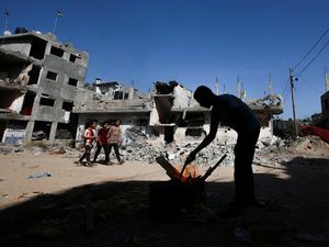 Ribuan Warga Palestina Berebut Izin Kerja di Wilayah Israel